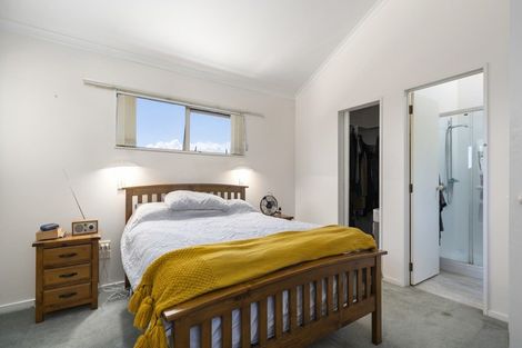 Photo of property in 1 Maple Crescent, Whalers Gate, New Plymouth, 4310