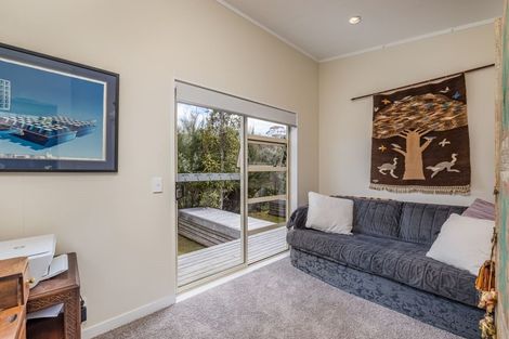 Photo of property in Apple Bnb, 3 Kaipatiki Rise, Haruru, 0204