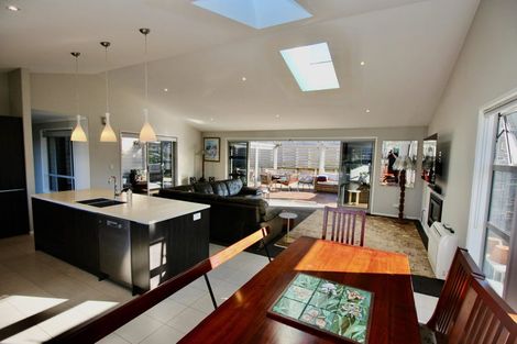 Photo of property in 2 Roseberry Place, Whitianga, 3510