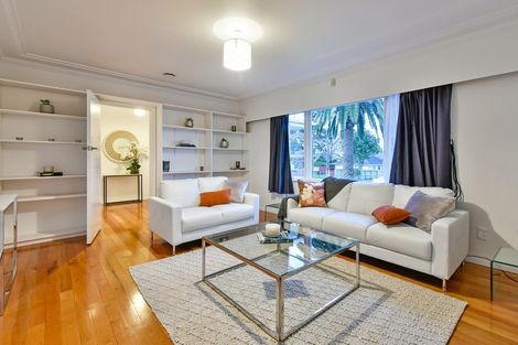 Photo of property in 8 Lloyd Avenue, Papatoetoe, Auckland, 2025