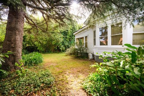 Photo of property in 19 Pahiatua Street, Hokowhitu, Palmerston North, 4410