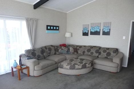Photo of property in 25 Larchmont Grove, Totara Park, Upper Hutt, 5018