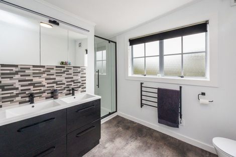 Photo of property in 5 Daniell Street, Bulls, 4818