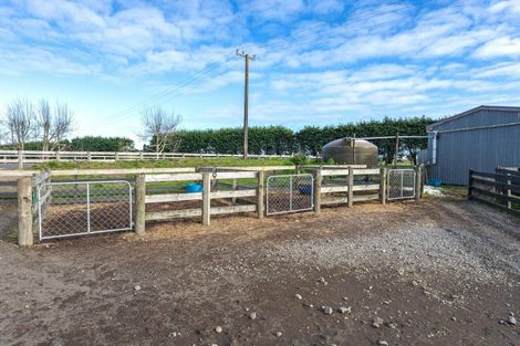 Photo of property in 593 Waikawa Beach Road, Waikawa Beach, Levin, 5573