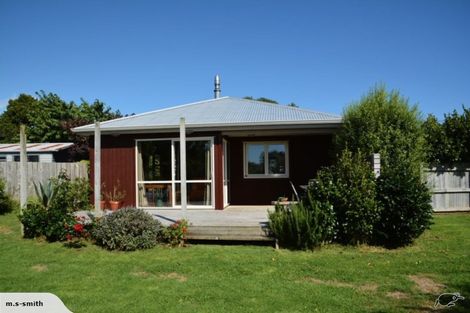 Photo of property in 19 Cumming Street, Okato, 4335