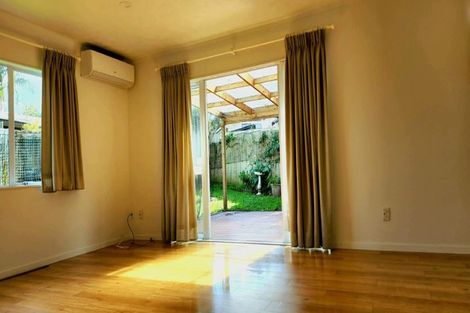 Photo of property in 2/11 Gloria Avenue, Te Atatu Peninsula, Auckland, 0610