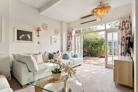 Photo of property in 20 Hargest Crescent, Saint Kilda, Dunedin, 9012