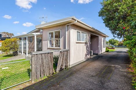 Photo of property in 13 Bahama Crescent, Paraparaumu Beach, Paraparaumu, 5032