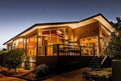 Photo of property in 19 Westpark Drive, West Harbour, Auckland, 0618