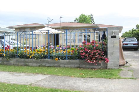 Photo of property in 10 Convair Crescent, Mangere, Auckland, 2022