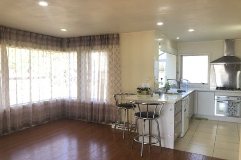 Photo of property in 2/66 Buscomb Avenue, Henderson, Auckland, 0610