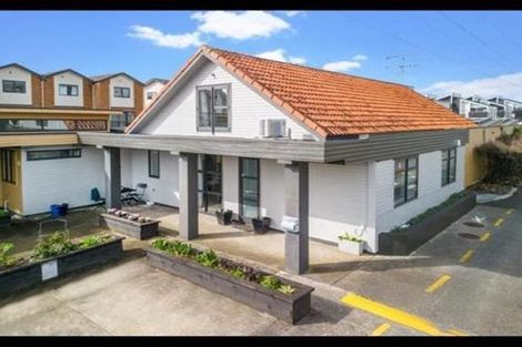 Photo of property in 1/176 Mcleod Road, Te Atatu South, Auckland, 0610
