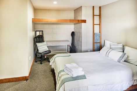 Photo of property in 82 Paremata Road, Paremata, Porirua, 5024