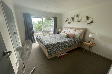 Photo of property in 2 Bryers Place, Bayview, Auckland, 0629
