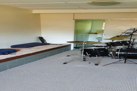 Photo of property in 2/15 Louise Place, Browns Bay, Auckland, 0630