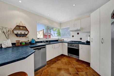 Photo of property in 9 Beech Place, Hawera, 4610