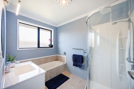 Photo of property in 35 Chestnut Close, Kelvin Grove, Palmerston North, 4414