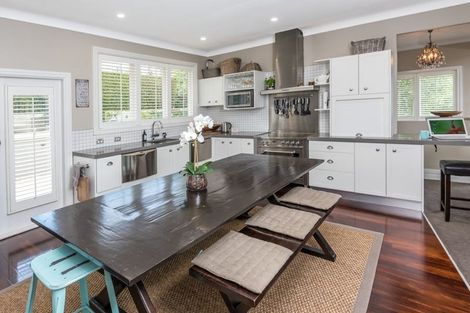 Photo of property in 19 Montgomery Crescent, Cockle Bay, Auckland, 2014