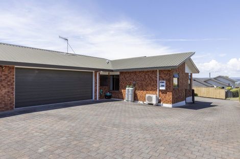 Photo of property in 25 Kinder Street, Acacia Bay, Taupo, 3330
