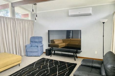 Photo of property in 21 Riverpark Crescent, Henderson, Auckland, 0610