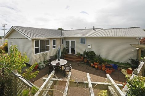 Photo of property in 5 Whitcombe Road, Opunake, 4616