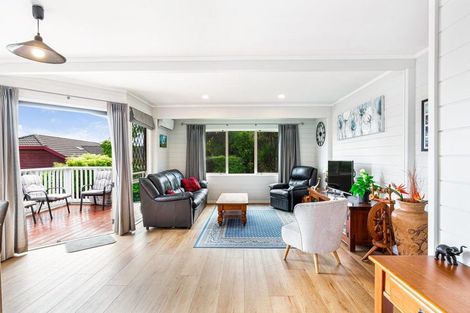 Photo of property in 1/12 Ballini Rise, West Harbour, Auckland, 0618