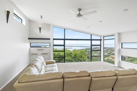 Photo of property in 7 Law Lane, Mount Pleasant, Christchurch, 8081