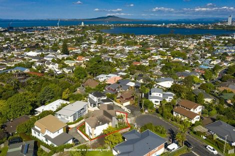 Photo of property in 8 Currey Crescent, Milford, Auckland, 0620