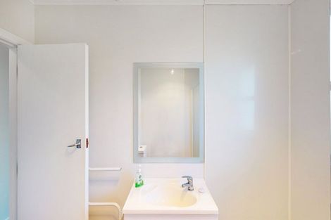 Photo of property in 22 Link Road, Newlands, Wellington, 6037