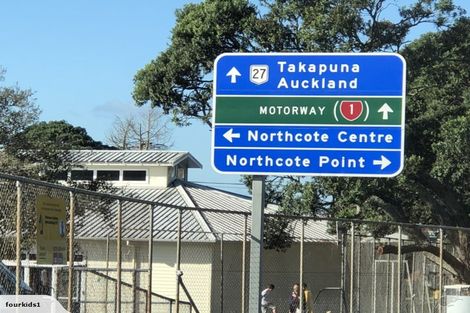 Photo of property in 2f/20 Ian Marwick Place, Birkenhead, Auckland, 0626