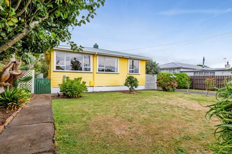 Photo of property in 9 Bone Crescent, Hawera, 4610