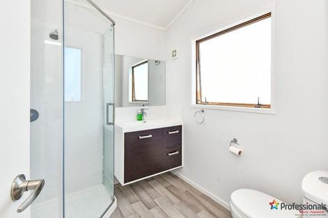 Photo of property in 2/8 Wood Street, Papakura, 2110