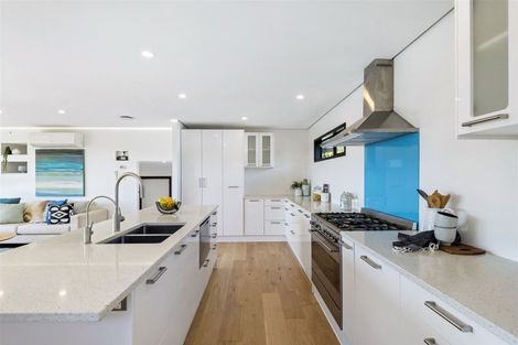 Photo of property in 1/870 Beach Road, Waiake, Auckland, 0630