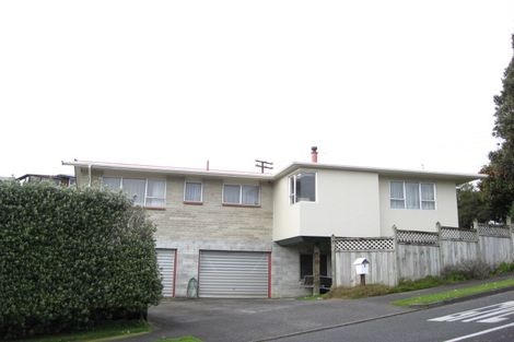 Photo of property in 2 Kendal Place, Merrilands, New Plymouth, 4312