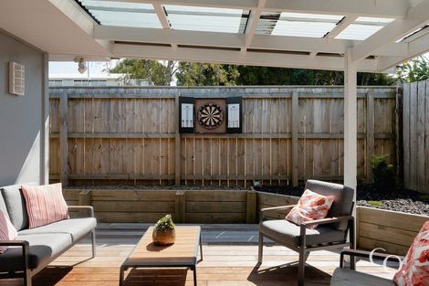 Photo of property in 22 Queen Road, Bellevue, Tauranga, 3110