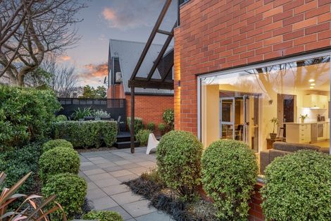 Photo of property in 87b Aikmans Road, Merivale, Christchurch, 8014