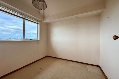 Photo of property in 107 Bleakhouse Road, Mellons Bay, Auckland, 2014