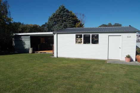 Photo of property in 16 Ongo Road, Hunterville, 4730