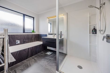Photo of property in 57 Murray Ward Drive, Te Kauwhata, 3710