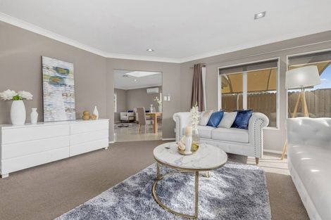Photo of property in 58 Frank Nobilo Drive, Golflands, Auckland, 2013