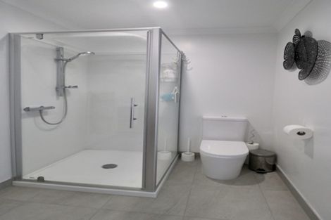 Photo of property in 11f Clearwater Cove, West Harbour, Auckland, 0618