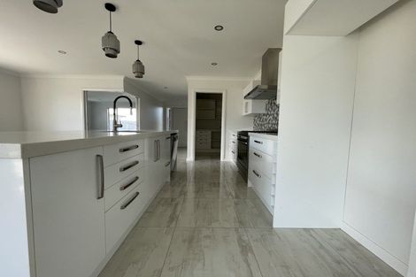 Photo of property in 89 Johnstone Drive, Fitzherbert, Palmerston North, 4410