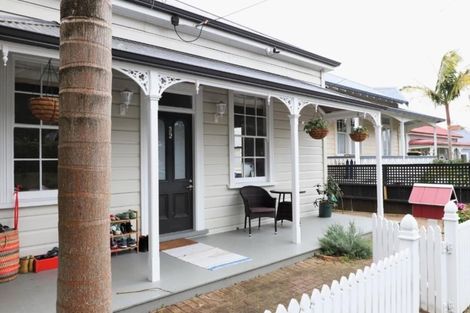 Photo of property in 38 Church Street, Devonport, Auckland, 0624