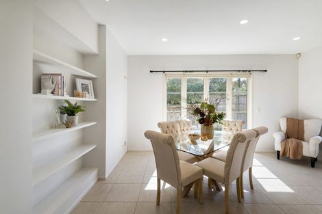 Photo of property in 1 Scarlet Oak Drive, Schnapper Rock, Auckland, 0632