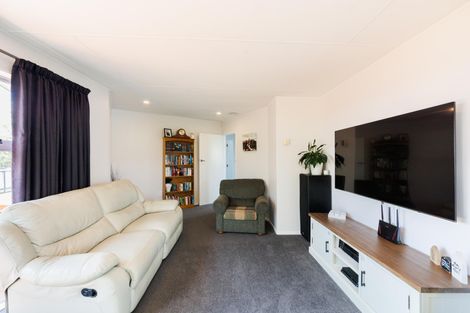 Photo of property in 3 Forbes Place, Kelvin Grove, Palmerston North, 4414