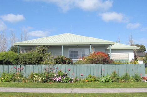 Photo of property in 26 Barbara Grove, Papamoa Beach, Papamoa, 3118