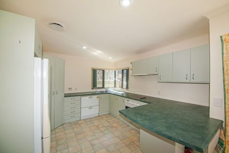 Photo of property in 27 Derry Hill, Churton Park, Wellington, 6037