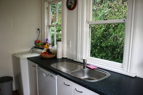 Photo of property in 143 Wadestown Road, Wadestown, Wellington, 6012