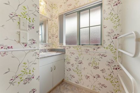 Photo of property in 6 Surrey Lane, Levin, 5510