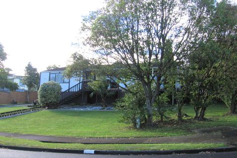 Photo of property in 1 Palmetto Place, Goodwood Heights, Auckland, 2105
